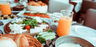 Jak przygotować idealne śniadanie dla swoich gości