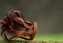 W czym moczyć zardzewiałe śruby?